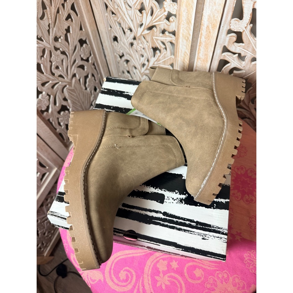 Dolce Vita Rancher Taupe Chelsea Lug Sole Ankle Boots Womens Size 7 NEW - Picture 7 of 8